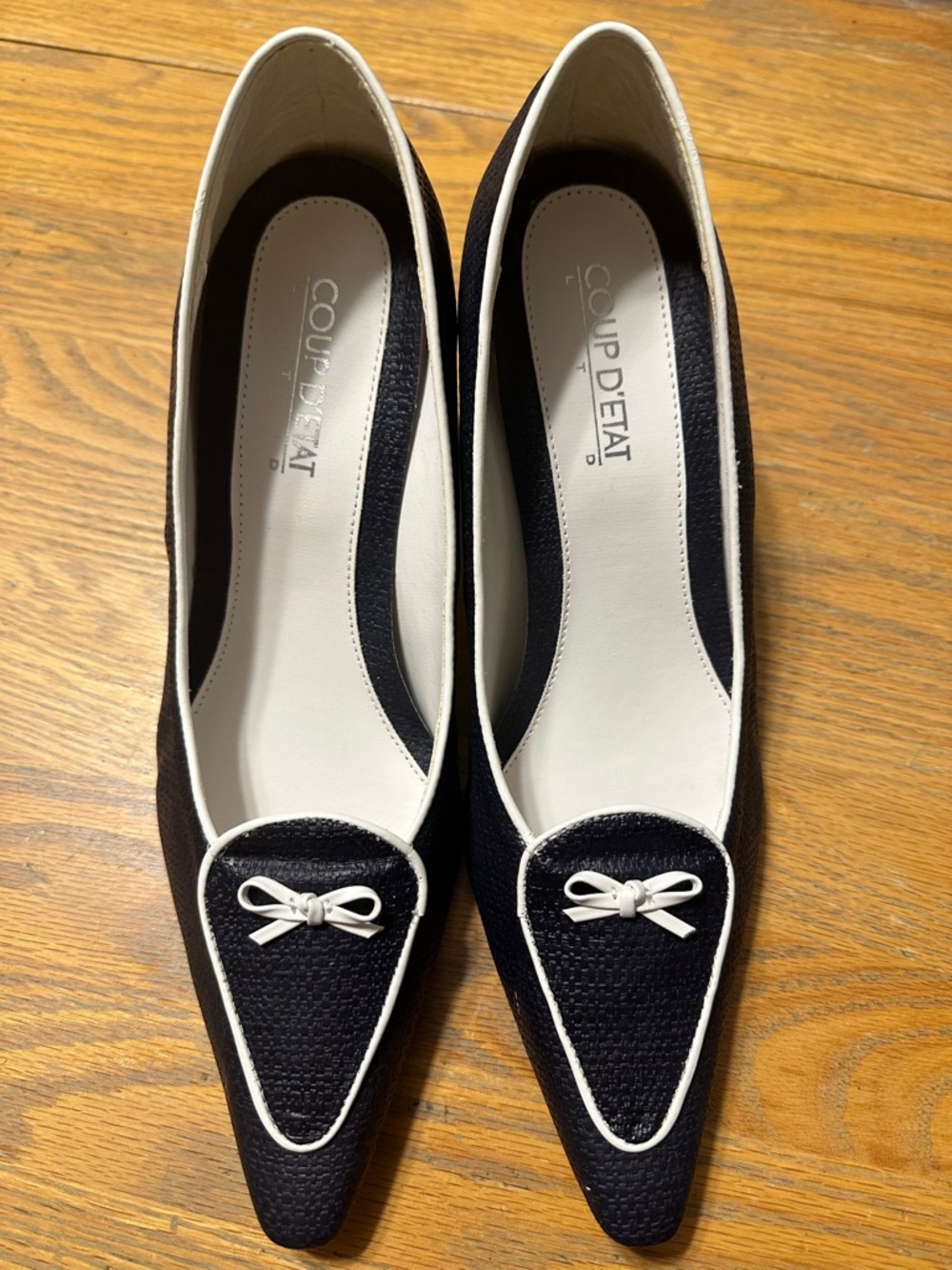 Women's Navy Pointed Toe 3 inch Heels with White Trim and Bow Sz 9